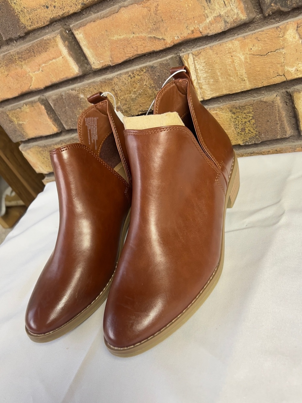 Universal Thread Brown Leather Chelsea-Style Ankle Booties